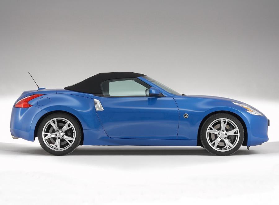  Nissan 370Z Roadster 2009 года  (UK) (фото 13 из 14)